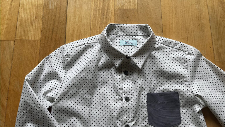Elegantes Kinderhemd