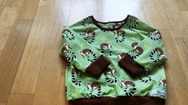 Baby-Raglanpullover mit Lemuren